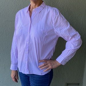 Untuckit women’s lightweight cotton shirt